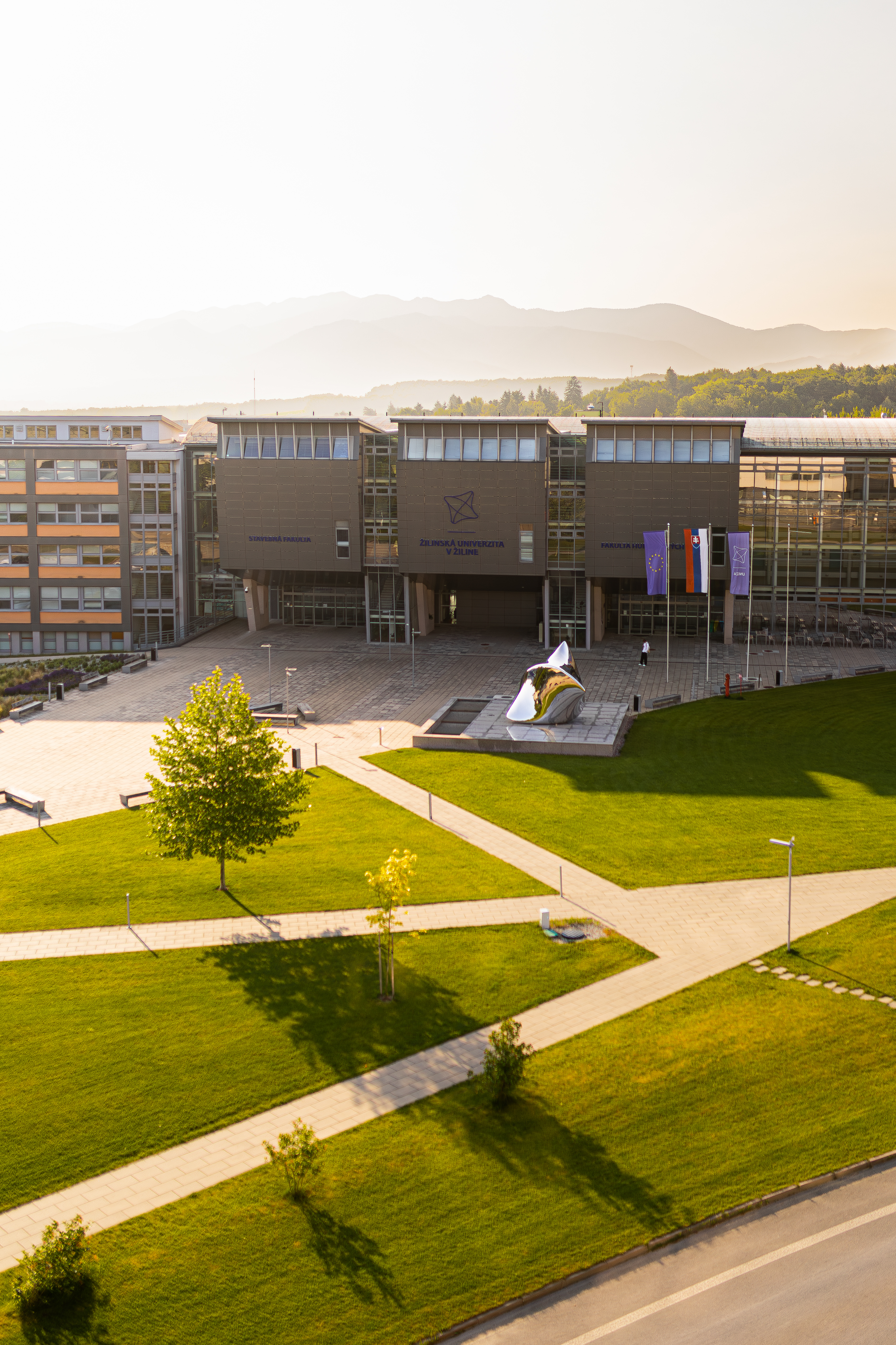 20062025 uniza na 2 zdielanom mieste medzi slovenskymi univerzitami v rebricku qs world university rankings 2026 02